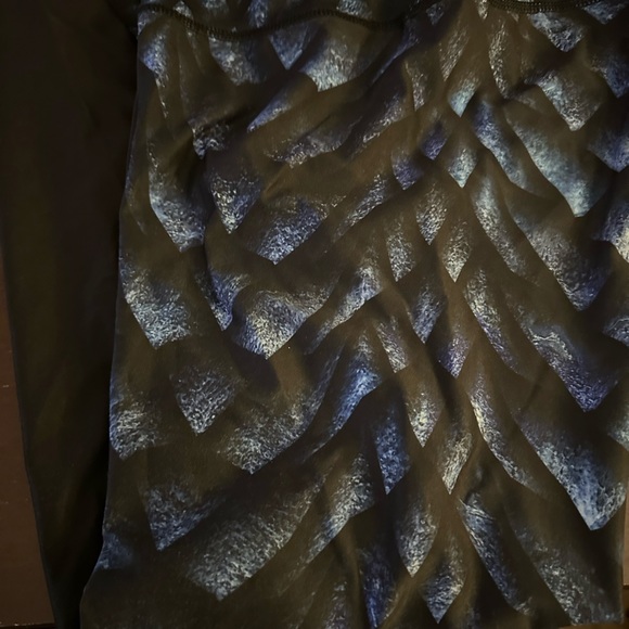 Feed Me Fight Me Dragon Scale leggings Med - Picture 4 of 5